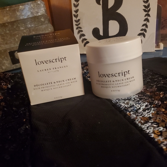 NIB Lovescript Décolleté & Neck Cream - Picture 3 of 7
